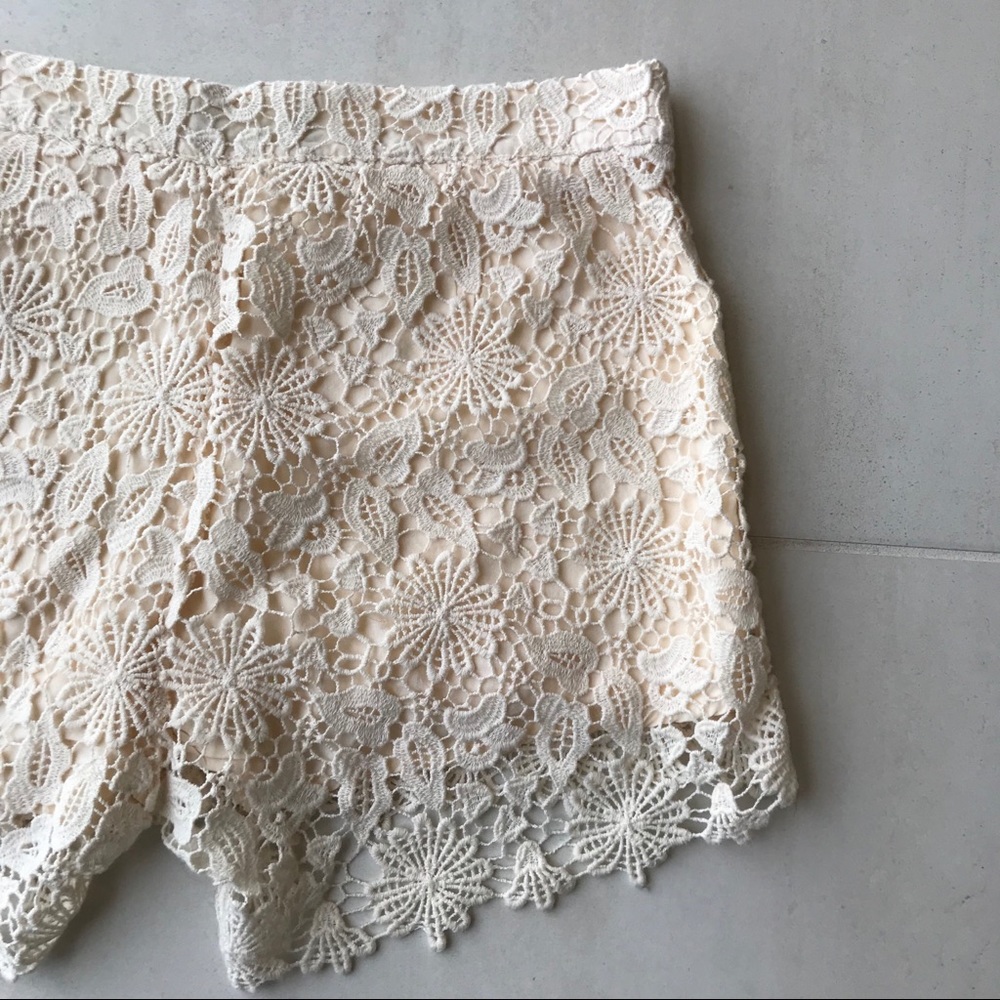 Zara Basic Ivory Lace Shorts - Picture 7 of 8